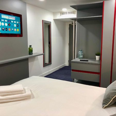 Ilford Hotel Goodmayes Bagian luar foto