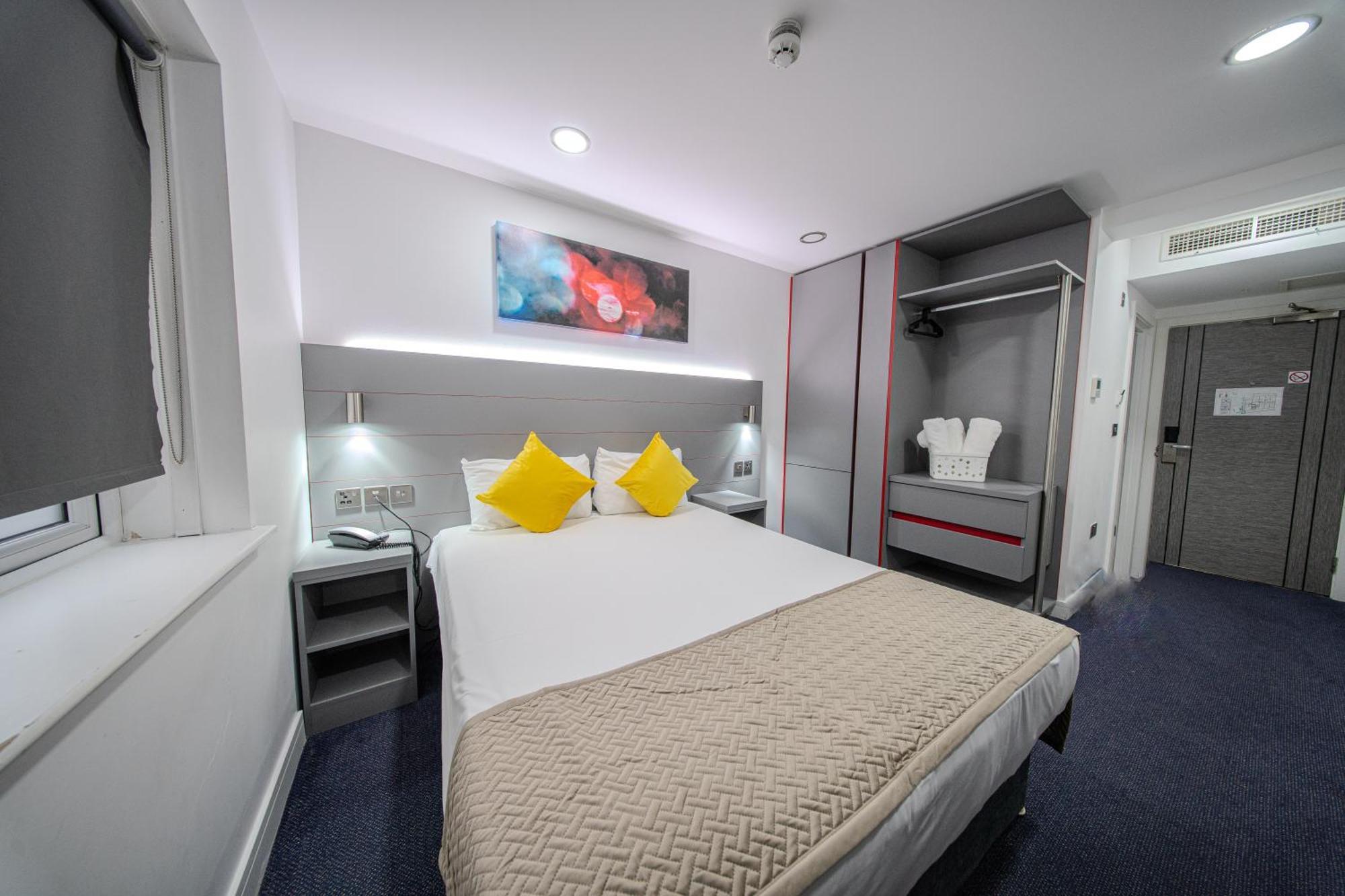Ilford Hotel Goodmayes Bagian luar foto