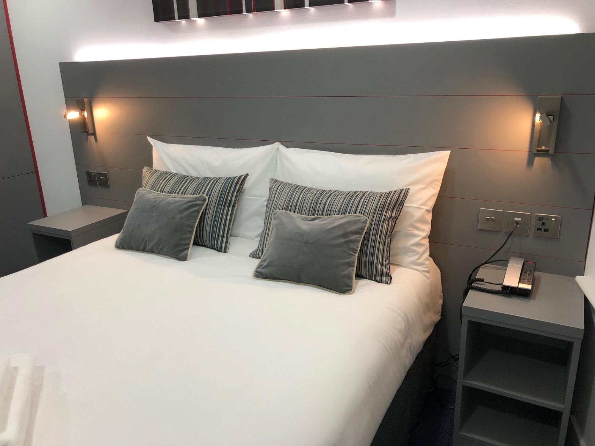 Ilford Hotel Goodmayes Bagian luar foto