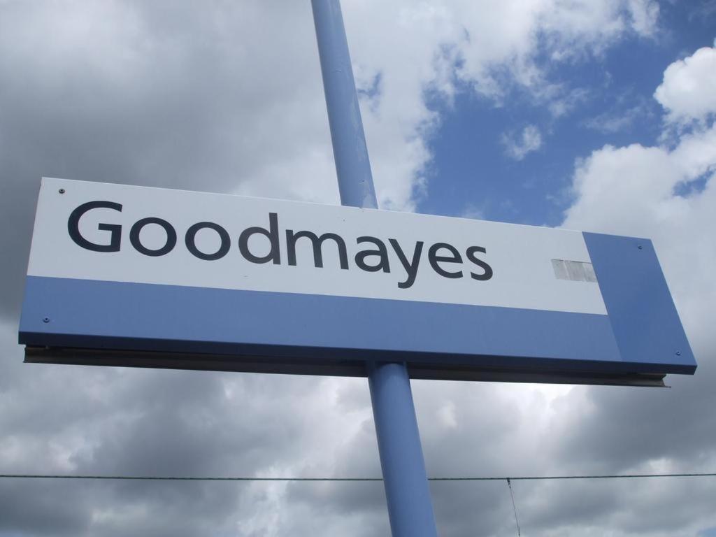 Ilford Hotel Goodmayes Bagian luar foto