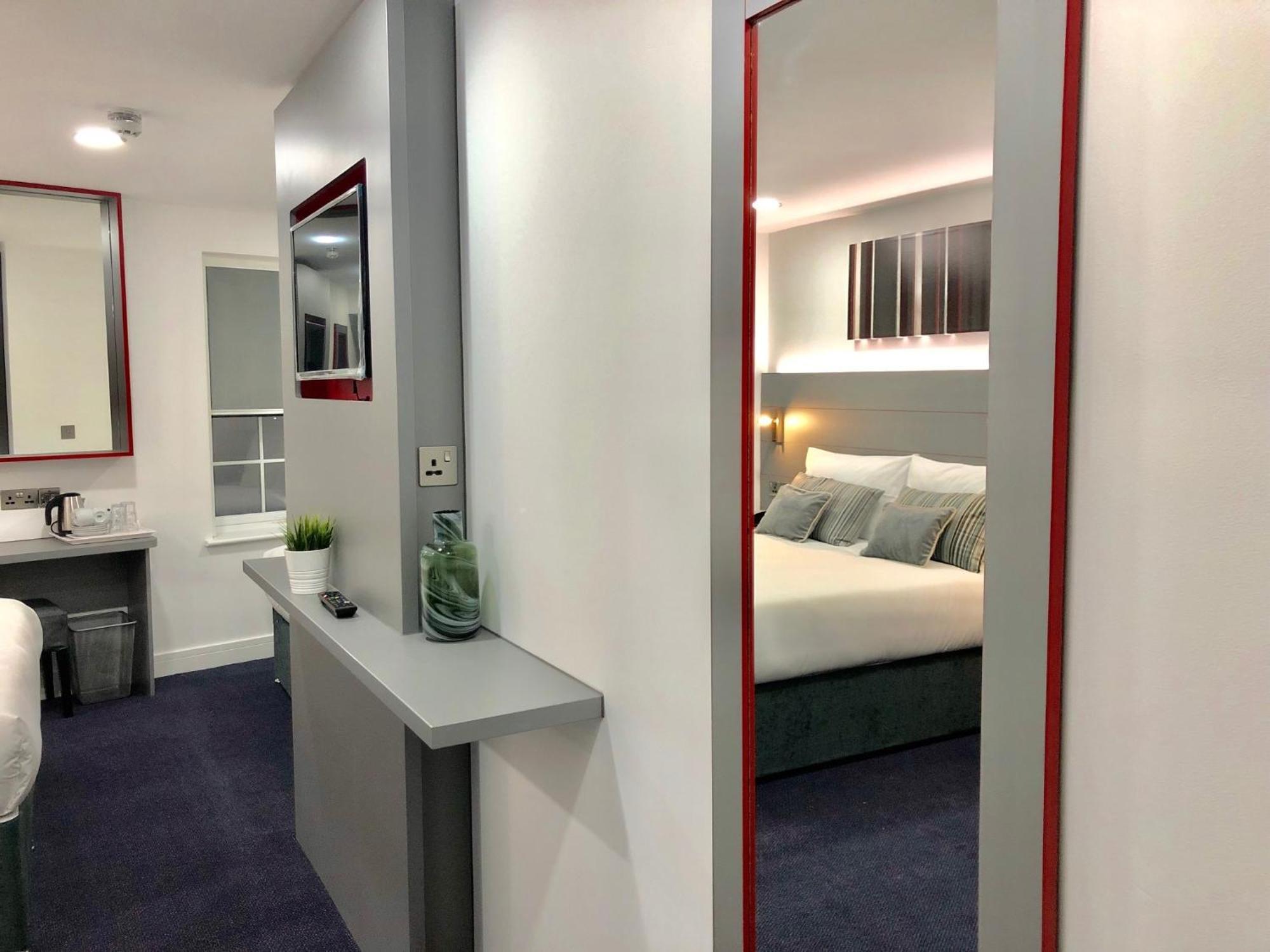 Ilford Hotel Goodmayes Bagian luar foto