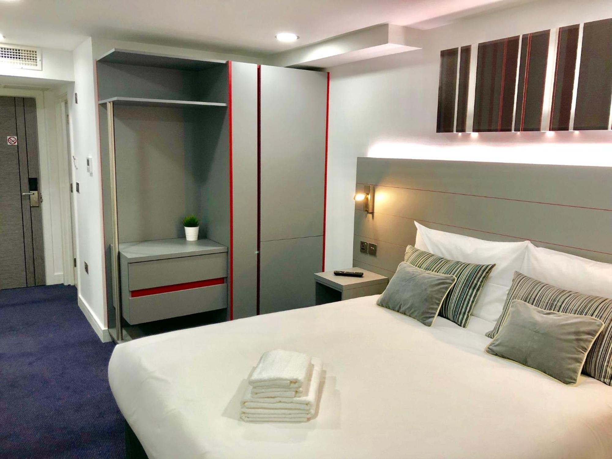 Ilford Hotel Goodmayes Bagian luar foto