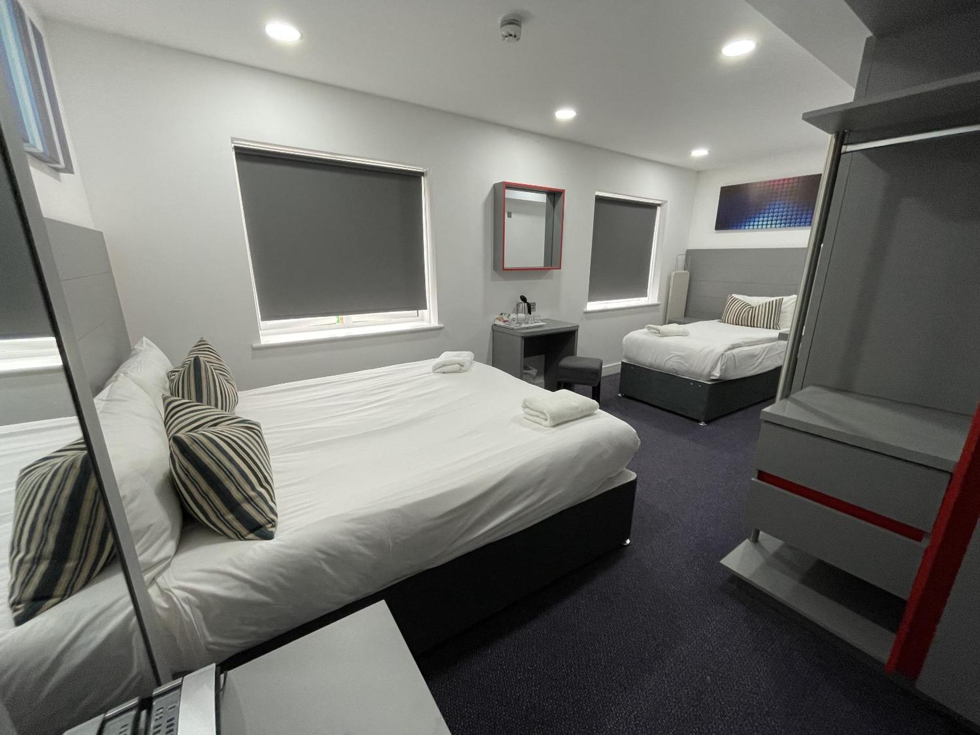Ilford Hotel Goodmayes Bagian luar foto