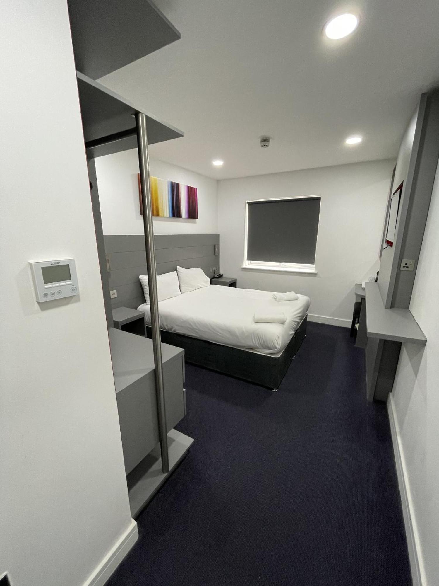 Ilford Hotel Goodmayes Bagian luar foto