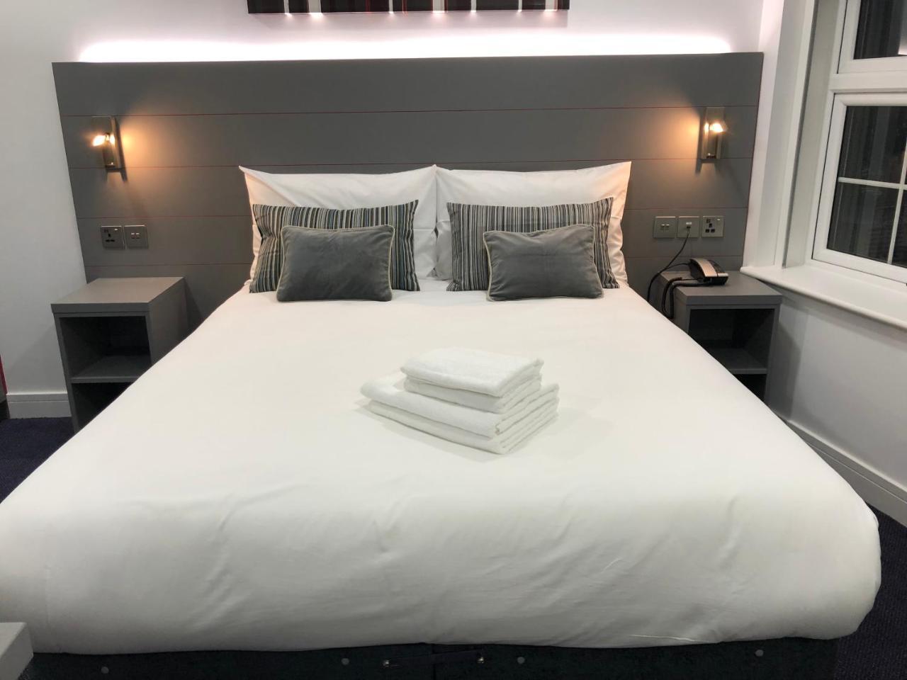 Ilford Hotel Goodmayes Bagian luar foto